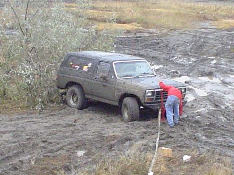 1981 Ford Bronco - more jacking.