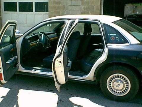 1994 Ford Crown Victoria photo