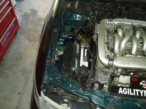 1993 Ford Taurus - The engine bay of a 1993 Ford Taurus, SHO branding on the intake manifold and a Duracell battery.