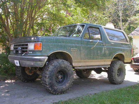 1990 Ford Bronco - 36" TSL's. Saweet!