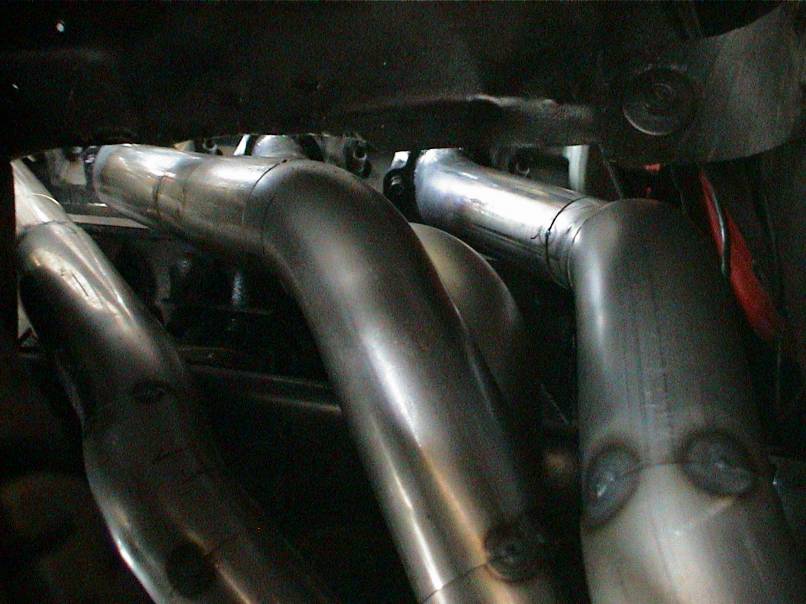 Exhaust headers on an engine