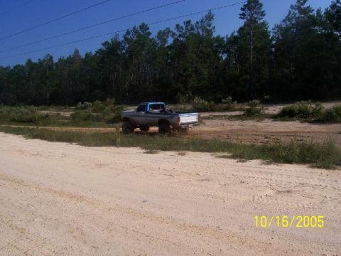 1987 Ford Bronco - BadAss1Ton playing in the mud no front driveshaft and still made it thru
