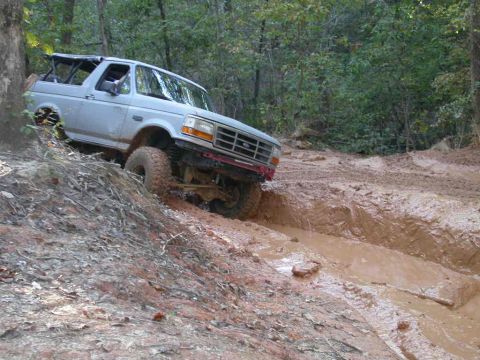 1990 Ford Bronco - Johnski getting into a soupy off camber mud pit.