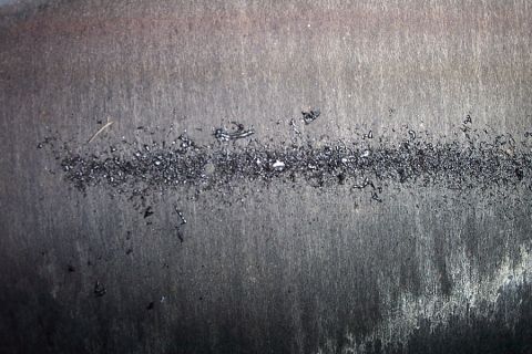 1999 Chrysler 300M - Close-up of metal debris on a textured surface, with a watermark for www.supermotors.net visible.
