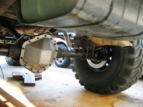 1985 Ford Bronco - rear complete with disk brakes, 5.13 gears and detroit locker
