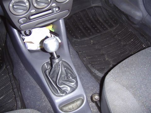 2001 Hyundai Accent photo