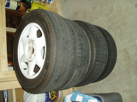 1993 Ford Taurus - old whites..