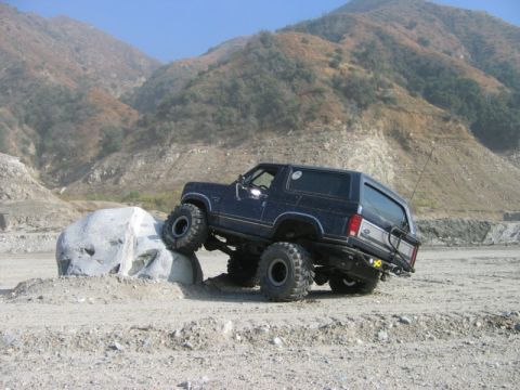 1985 Ford Bronco - resized