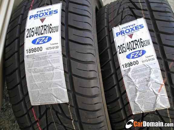 Two new Toyo Proxes FZ4 tires with size 205/40ZR16 83W