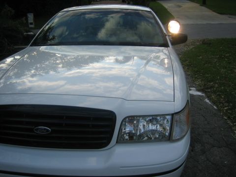 1999 Ford Crown Victoria - Spotlight on