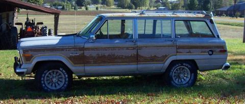 1985 Jeep Grand Wagoneer photo