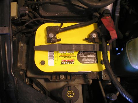 2000 Ford Excursion - Dual Optima Yellow-top D34 batteries are visible in the engine bay.