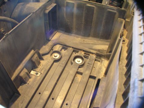2000 Ford Excursion - The empty battery tray shows the mounting points for the batteries.