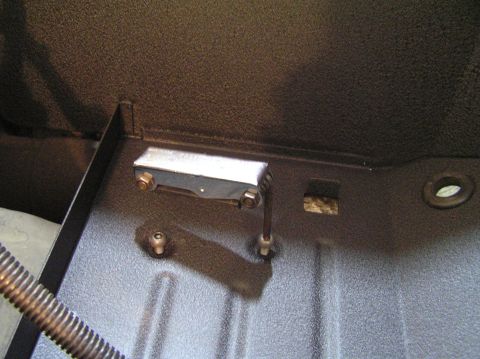 2000 Ford Excursion - Close-up view of the AFE Stage II Intake & ProGuard Filter mounting bracket.