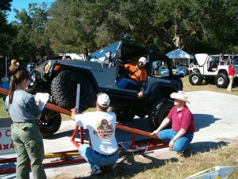 1991 Ford Bronco - One of the gator4x4 members on the rti ramp