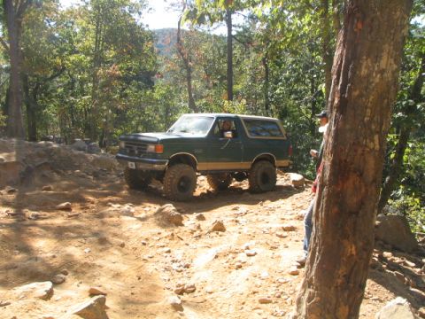 1990 Ford Bronco - Lining up for some climbing