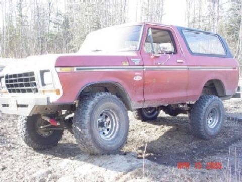 1978 Ford Bronco - This 1978 Ford Bronco features a lifted suspension and an aftermarket front bumper.