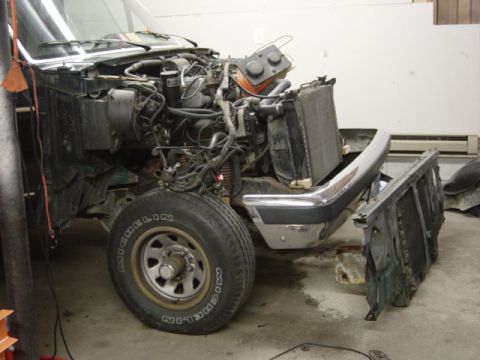 1991 Ford Bronco - As of Saturday night, 10/29/05. The only things connecting the body to the frame are the brake lines, speedometer cable, fuel filler hose (…