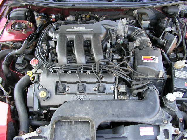 Engine bay with V6 engine and K&N air filter