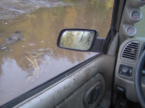 2000 Chevrolet Tahoe - Driving through muddy water from the interior of the vehicle, with gauges showing readings.