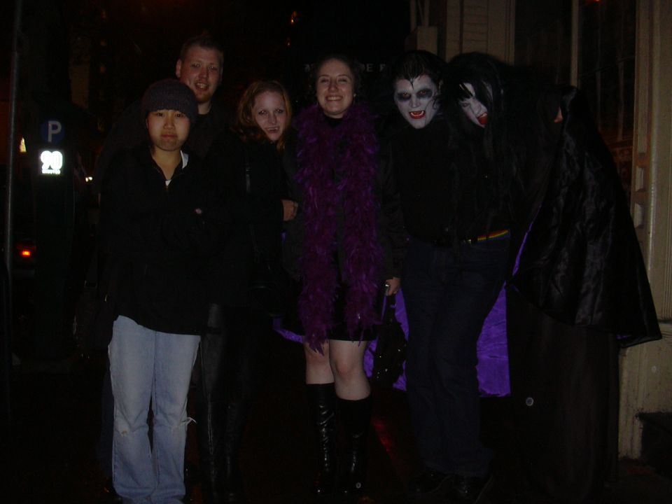 Lena, Taylor, Stephanie, Me, Casey, & Court outside Ash St.