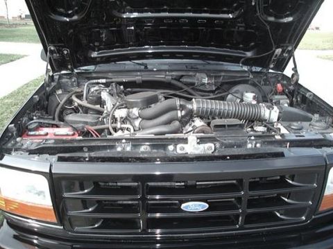 1996 Ford Bronco - Under the hood before I moded anything