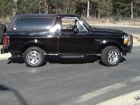 1996 Ford Bronco - This side has been hit by many thing you will see as we go along