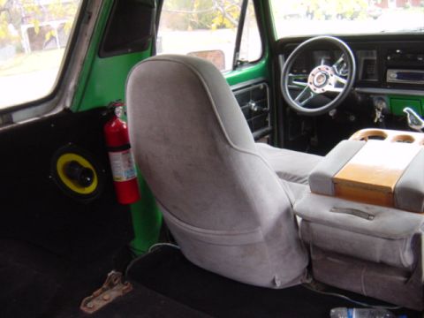 1979 Ford Bronco - Here you can see back of seats GT steering wheel fire extingwisure, and 6x9.