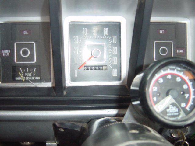 Miles say 8000 but it has turned over 1 time but the motor is rebuilt with about 20,000 miles on it, Tach on the steering colum.