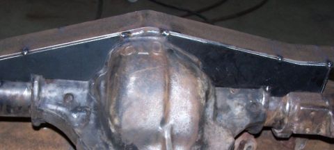 1979 Ford Bronco - A custom metal plate has been welded onto the top of a vehicle's differential housing.