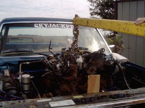1984 Ford Bronco - pulling motor