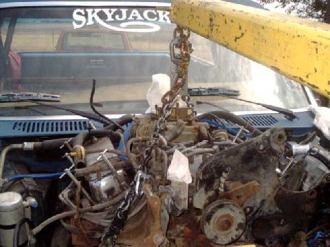 1984 Ford Bronco - pulling motor