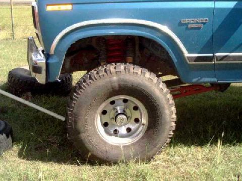 1984 Ford Bronco - 35x12.50R15 Mud King radial on 15x9 MT Classic rim