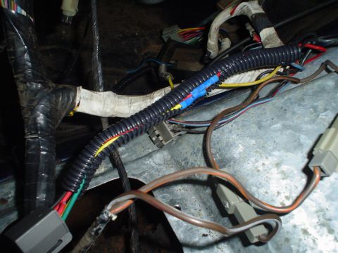 1984 Ford Bronco - Vehicle wiring harness detail, showing conduit and connectors.