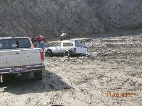 1985 Ford Bronco - A group of off-road vehicles are stuck in the mud, with a date stamp of 11.06.2005 in the corner.