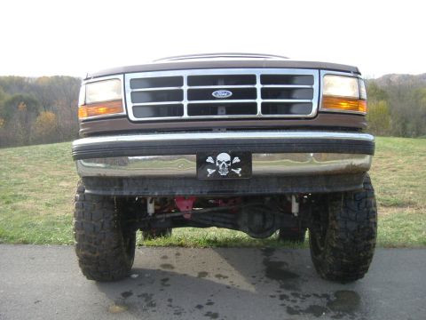 1993 Ford Bronco - This Ford Bronco has a grille consistent with the 1992 model year.