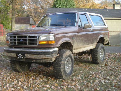 1993 Ford Bronco - Lifted 1993 Ford Bronco in a yard during autumn.