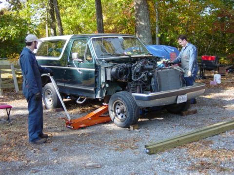 1991 Ford Bronco - 11/5/05 -- time for the body and frame to part ways, after only 15 or so years.