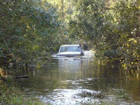 1992 Ford Bronco - ok, she's done. motor dies a few seconds later, im sitting ass deep in 60 degree water. brr.