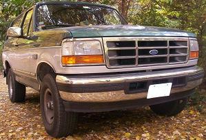 1996 Ford Bronco - This Ford Bronco's body style suggests a model year earlier than 1996, despite the registry's claim.