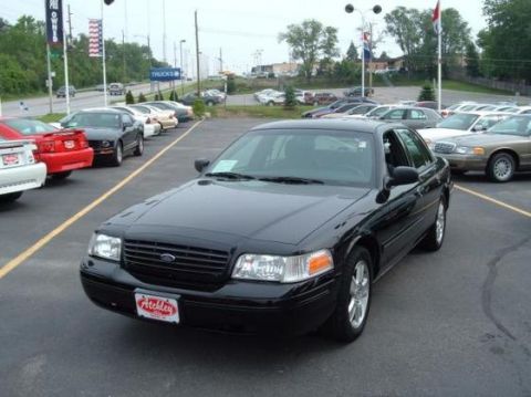 2003 Ford Crown Victoria photo