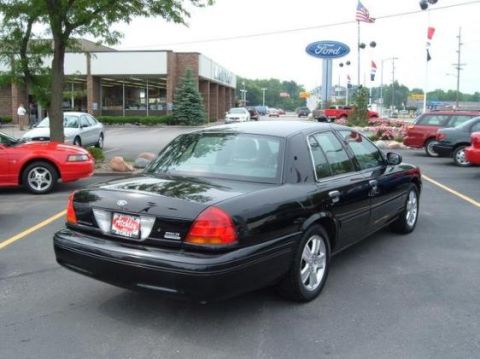 2003 Ford Crown Victoria photo
