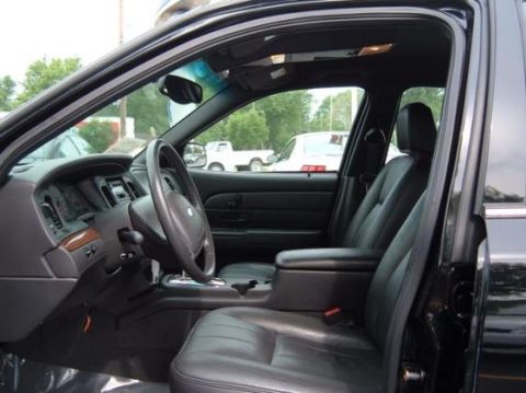 2003 Ford Crown Victoria photo
