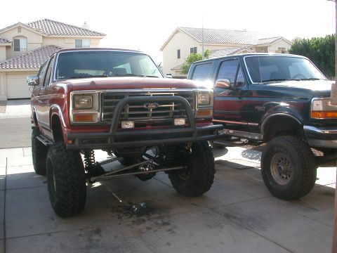 1984 Ford Bronco - Lookin Good with new tires