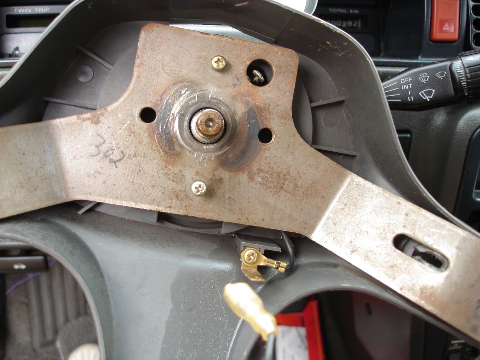 Steering column assembly with visible '302' marking and odometer reading '002821'