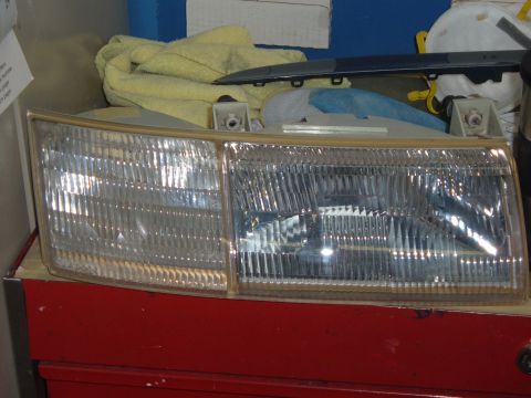 1995 Ford Taurus - Right head light, after a new coat of clear. And some sanding of course. 10-11-05