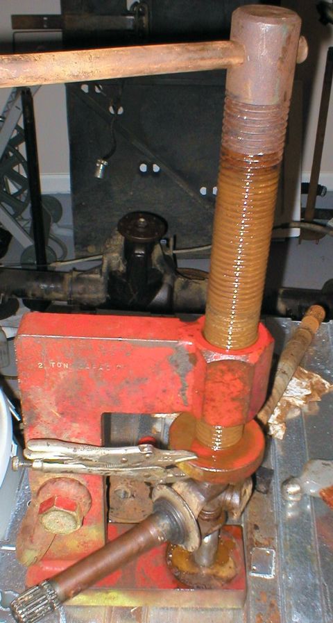 1983 Ford Bronco - Pressing a U-joint out [url=https://www.supermotors.net/registry/media/284976] https://www.supermotors.net/getfile/284976/thumbnail/dshafts…