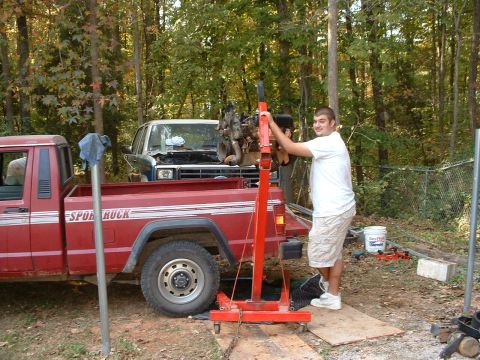 1985 Ford Bronco - Yes, we used my jeep to haul it across the yard. Easier than pushin an engine lift that far