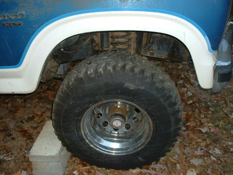 1985 Ford Bronco - Plenty of room to stuff those 32's now