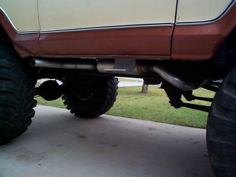1979 Ford Bronco - Side view of the exhaust system and rear axle on a 1979 Ford Bronco.
